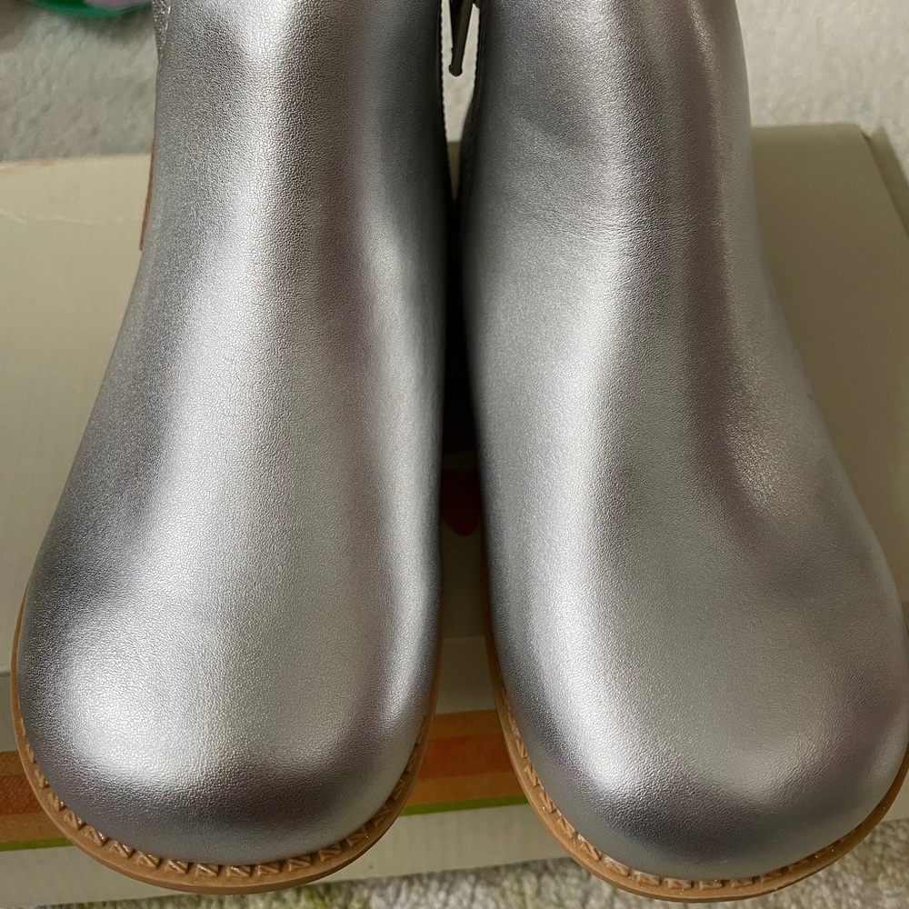 Live and Luca Wink boots Silver size 12